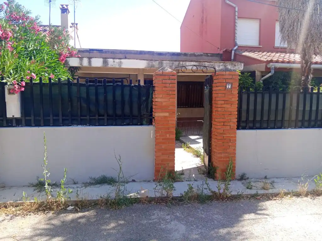 Vista exterior de Finca rústica de lloguer en Calles amb Jardí privat, Terrassa i Forn