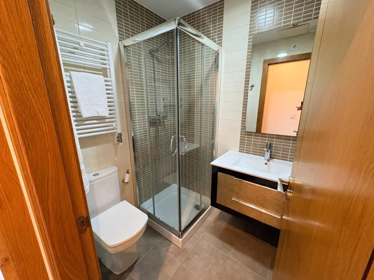 Badezimmer von Wohnungen zum Verkauf in Oleiros