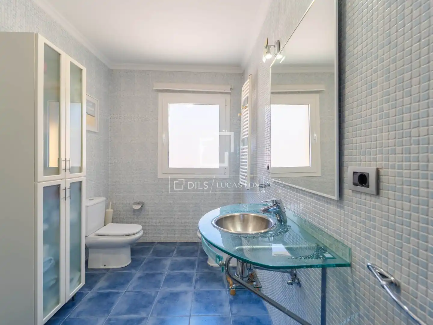 Bathroom of Houses for sale in Sagunto / Sagunt  with Air Conditioner, Heating and Private garden
