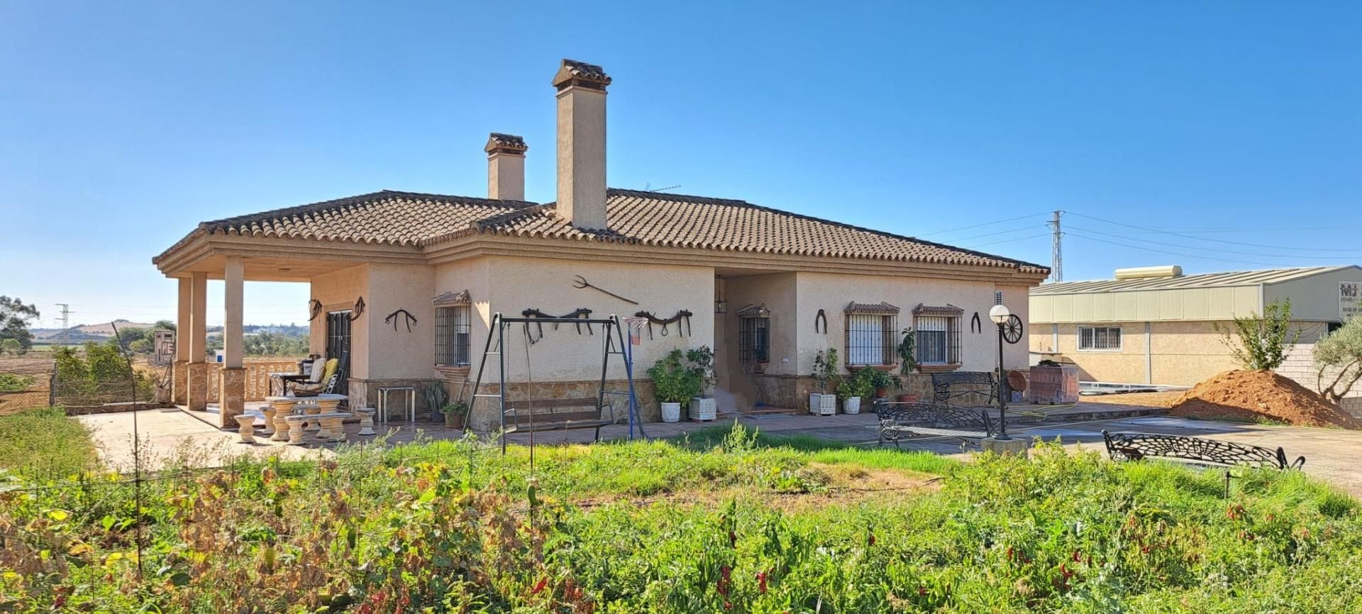Vista exterior de Casa o xalet en venda en Jerez de la Frontera amb Aire condicionat, Jardí privat i Piscina