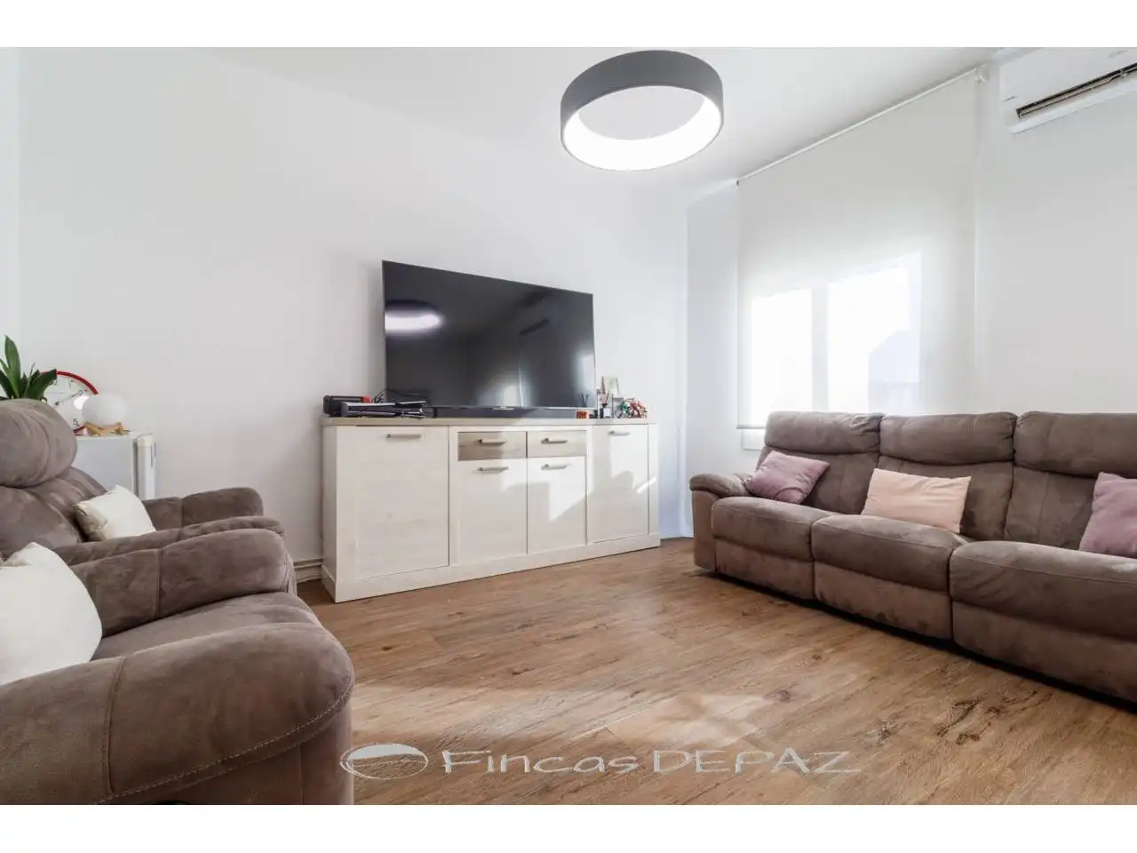 Sala de estar de Piso en venta en L'Hospitalet de Llobregat con Aire acondicionado, Calefacción y Parquet