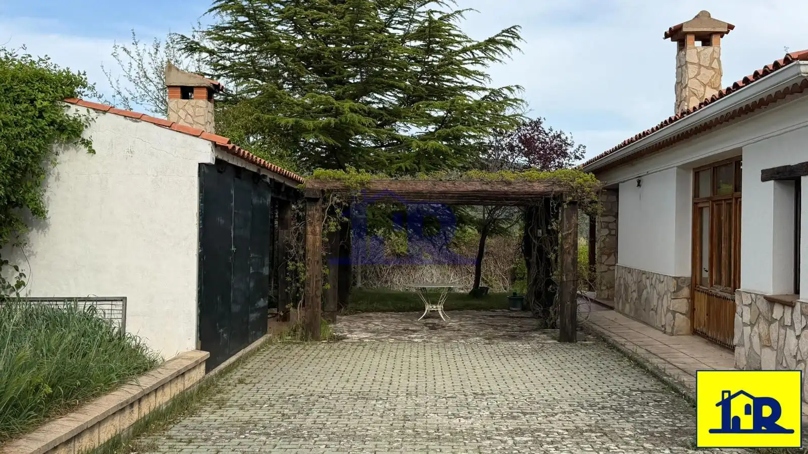 Terrassa de Casa o xalet en venda en Villalba de la Sierra amb Calefacció, Traster i Piscina