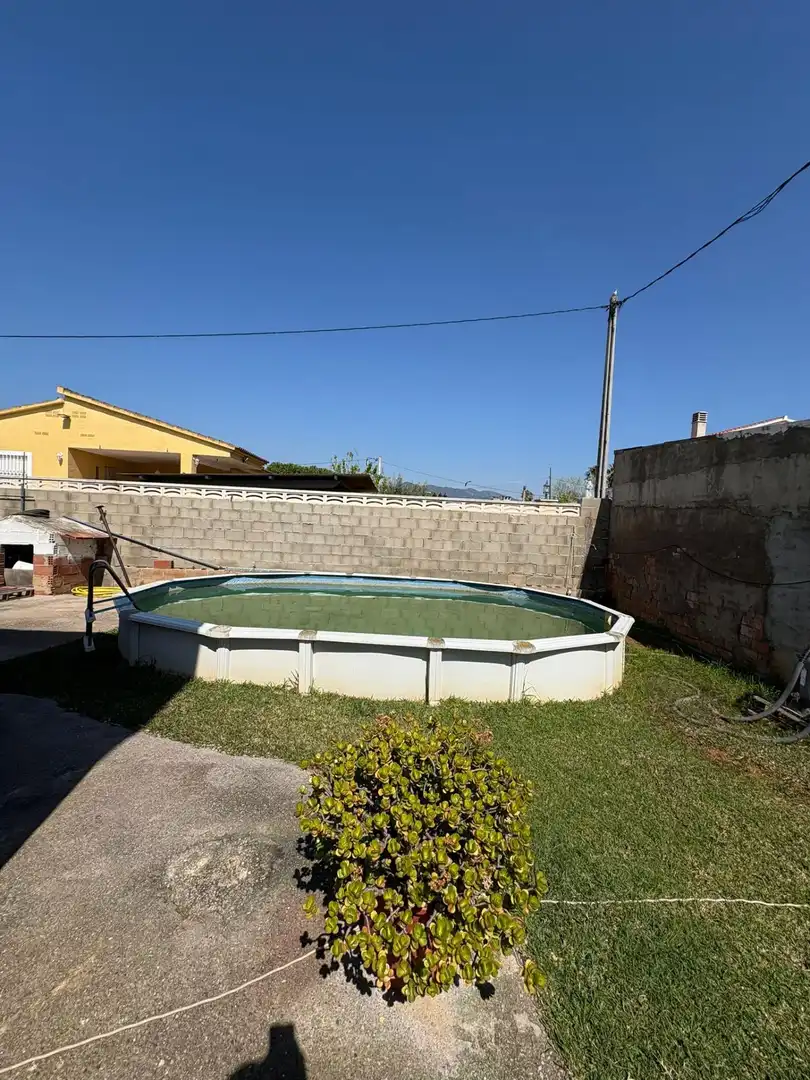 Piscina de Casa o chalet en venta en Castellón de la Plana / Castelló de la Plana con Jardín privado y Piscina comunitaria