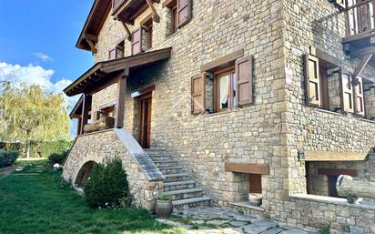 Vista exterior de Casa o xalet en venda en Bellver de Cerdanya amb Jardí privat, Traster i Moblat