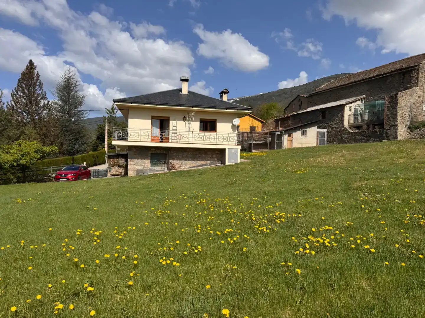 Vista exterior de Casa o xalet en venda en Planoles amb Balcó