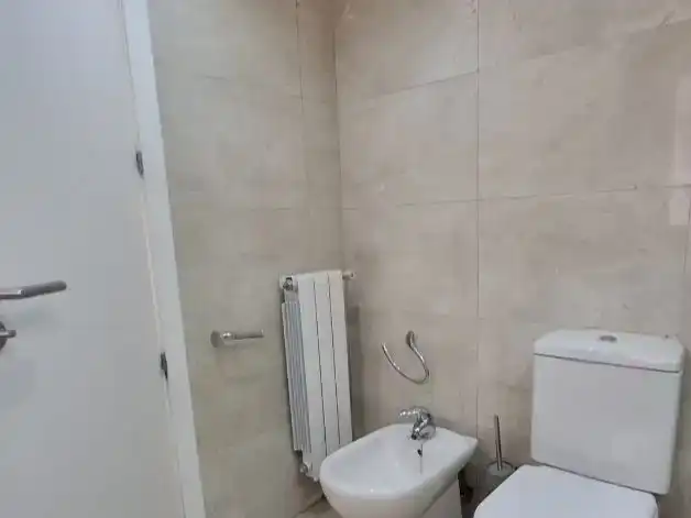 Badezimmer von Wohnung zur Miete in  Madrid Capital mit Klimaanlage und Schwimmbad