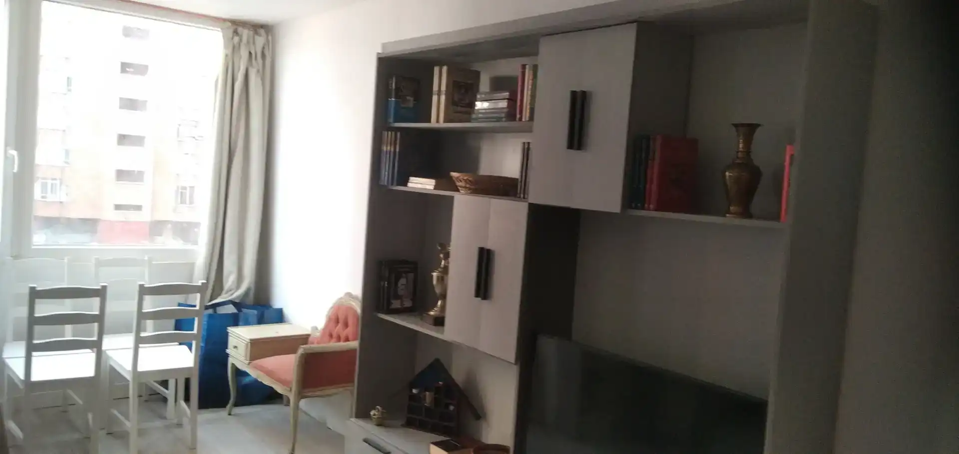 Sala d'estar de Pis de lloguer en Valladolid amb Parquet, Moblat i Rentadora