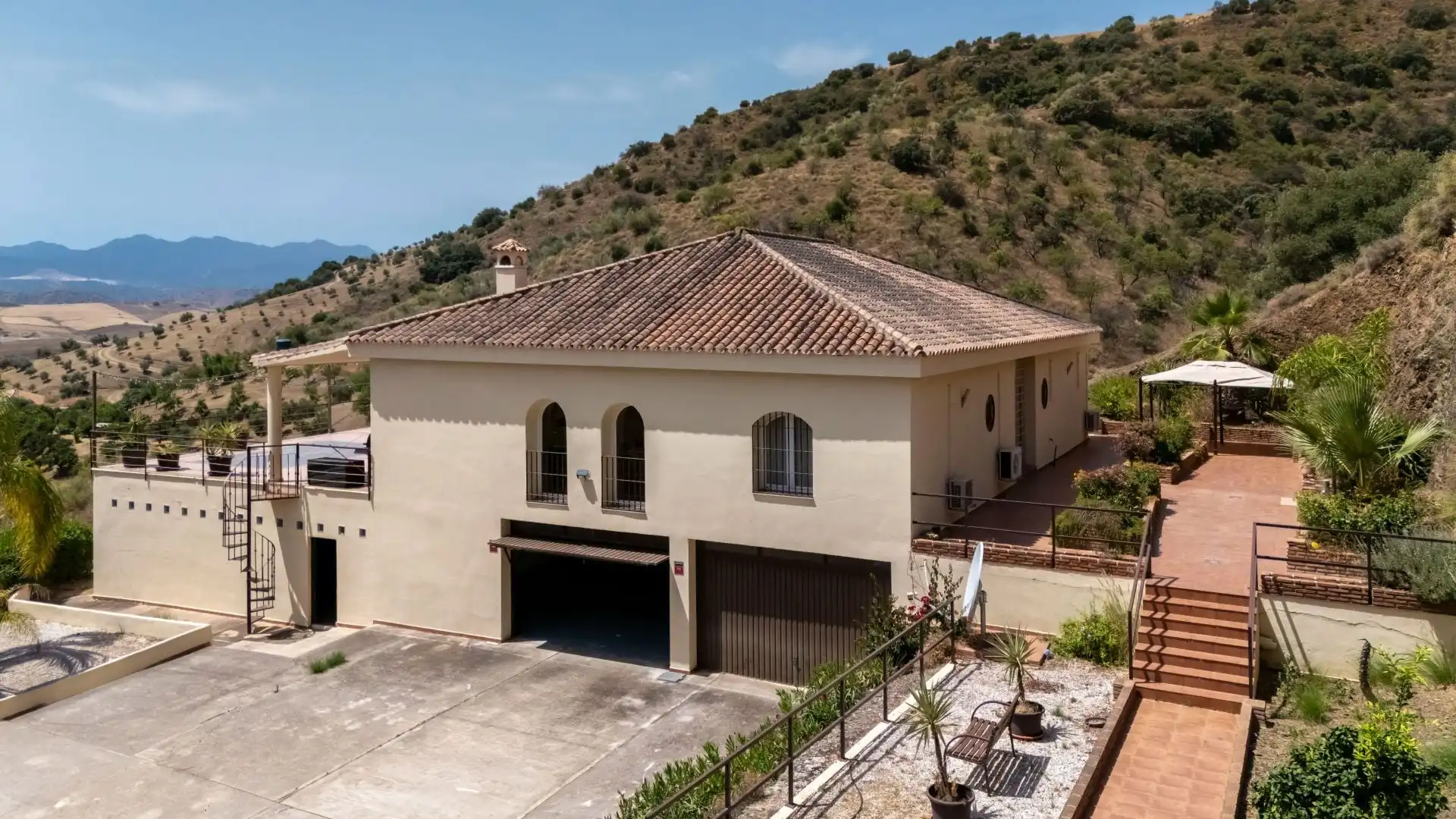 Vista exterior de Finca rústica en venda en Cártama amb Aire condicionat, Traster i Piscina