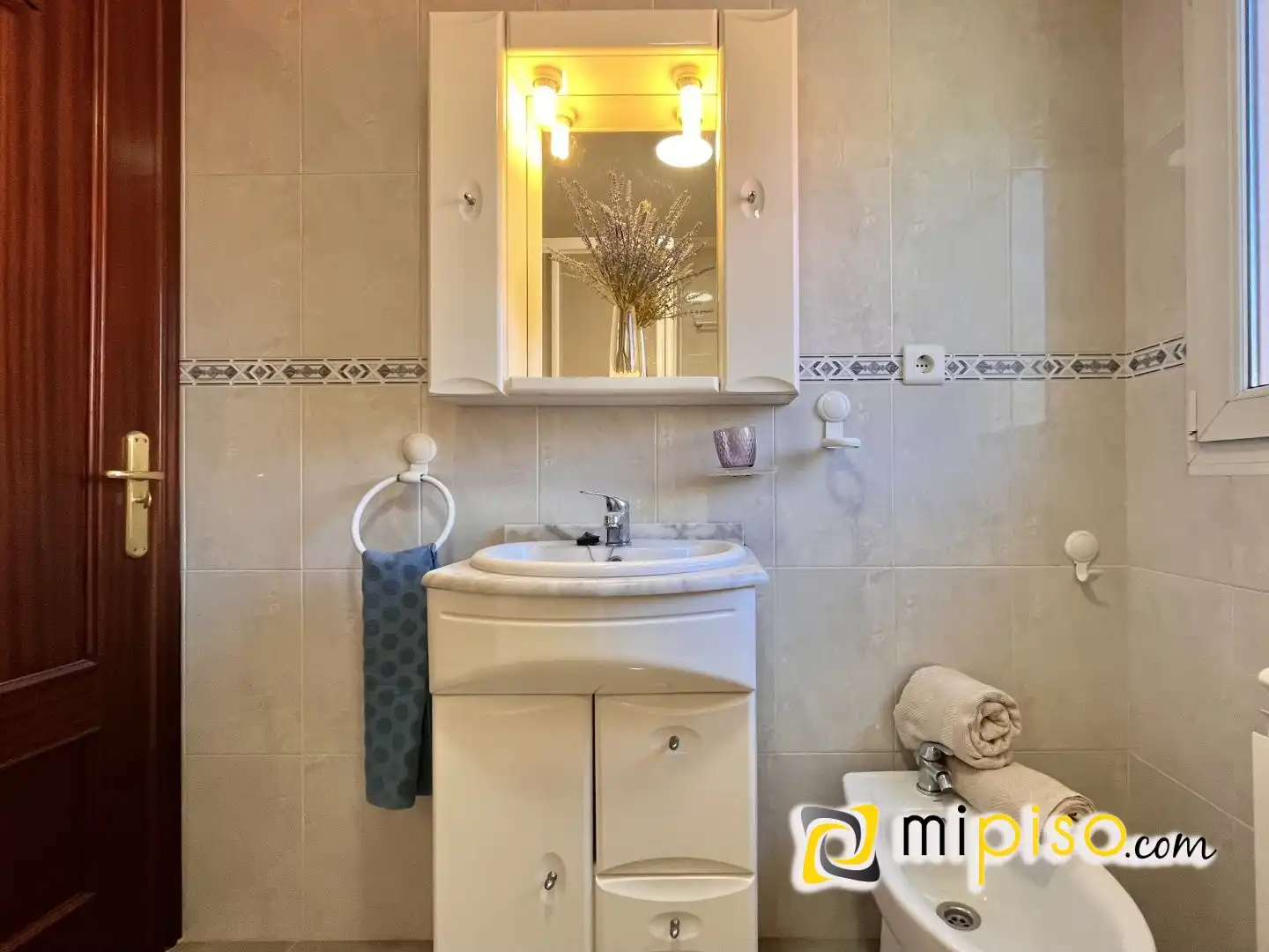 Baño de Casa adosada en venta en Ruesga con Calefacción, Terraza y Amueblado