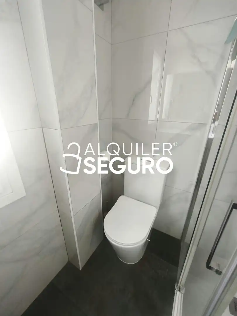 Bathroom of Flat for rent in Zaragoza  with Air Conditioner, Heating and Furnished