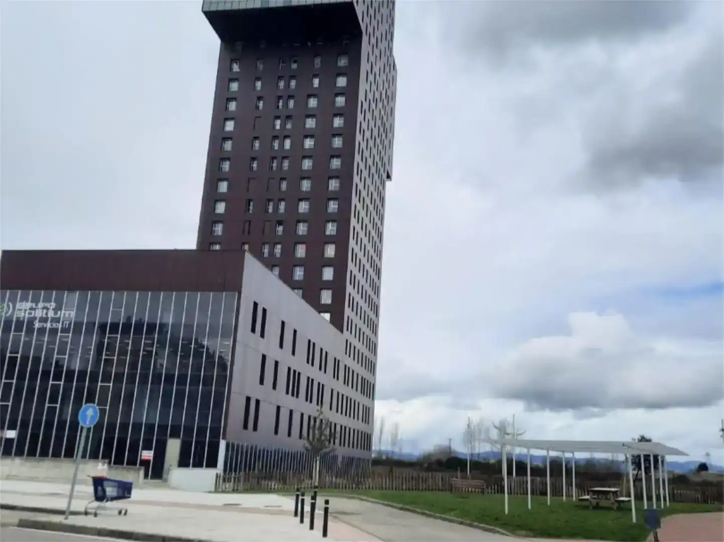 Vista exterior de Pis en venda en Ponferrada amb Parquet i Traster