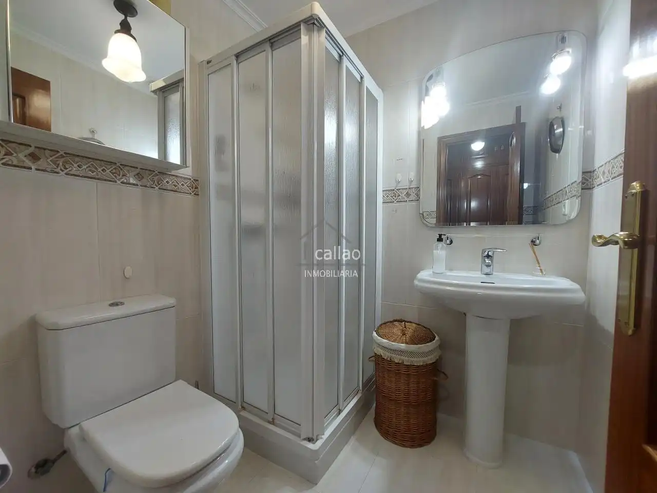 Bathroom of Apartments for rent in Ferrol  with Heating and Furnished