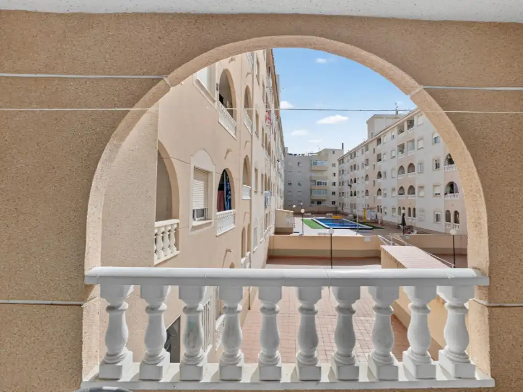 Terrassa de Apartament en venda en Torrevieja amb Piscina comunitària