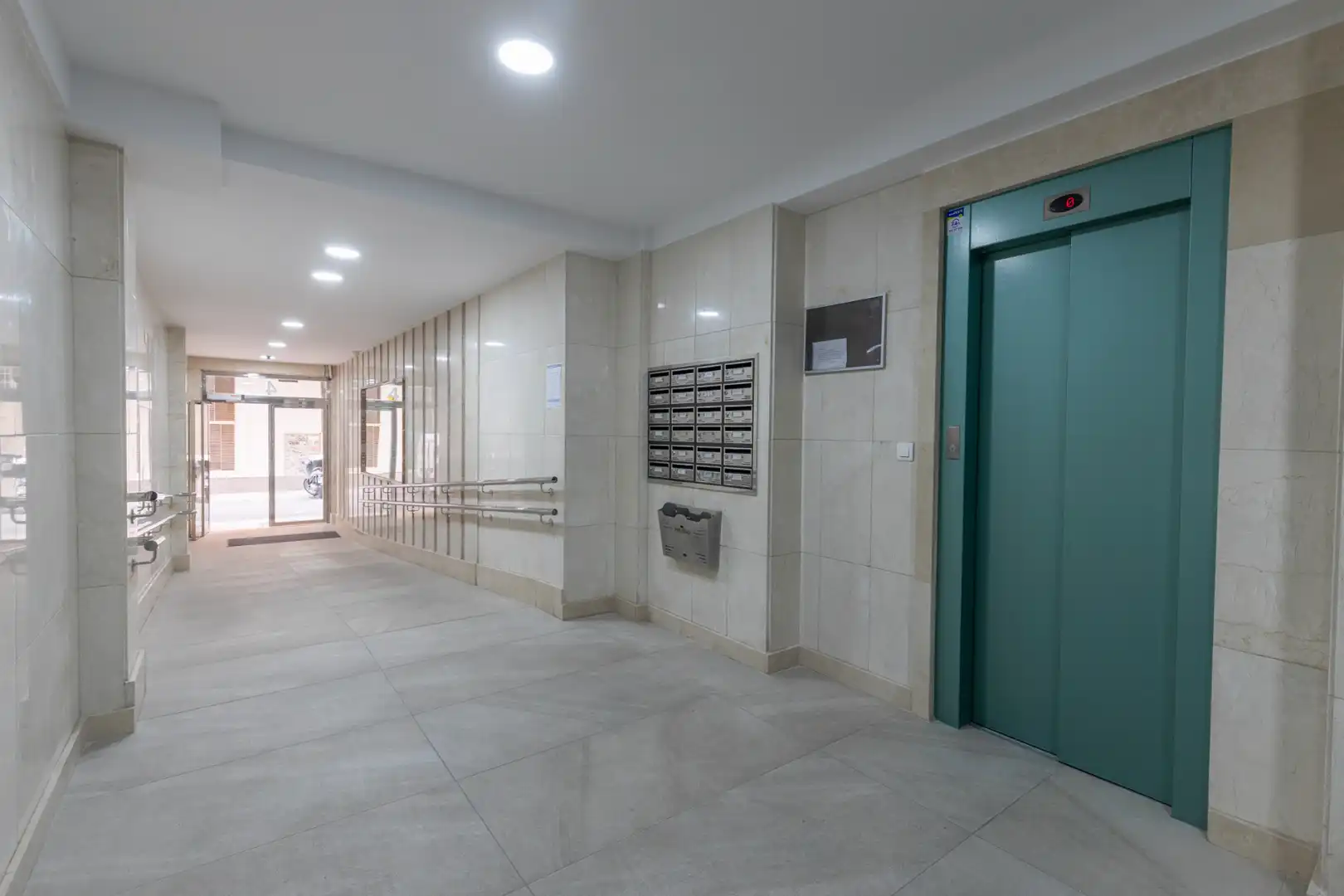 Flat for sale in Granada  with Air Conditioner, Heating and Parquet flooring