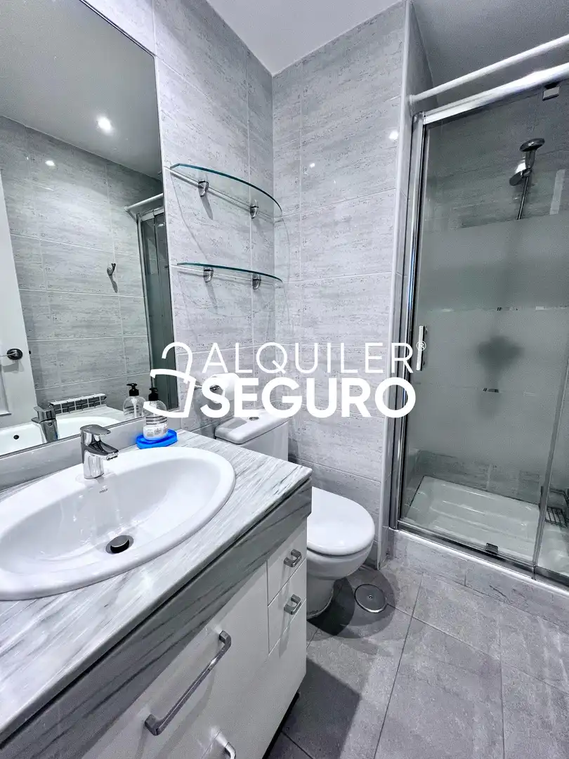 Baño de Piso de alquiler en Madrid con Aire acondicionado, Calefacción y Terraza
