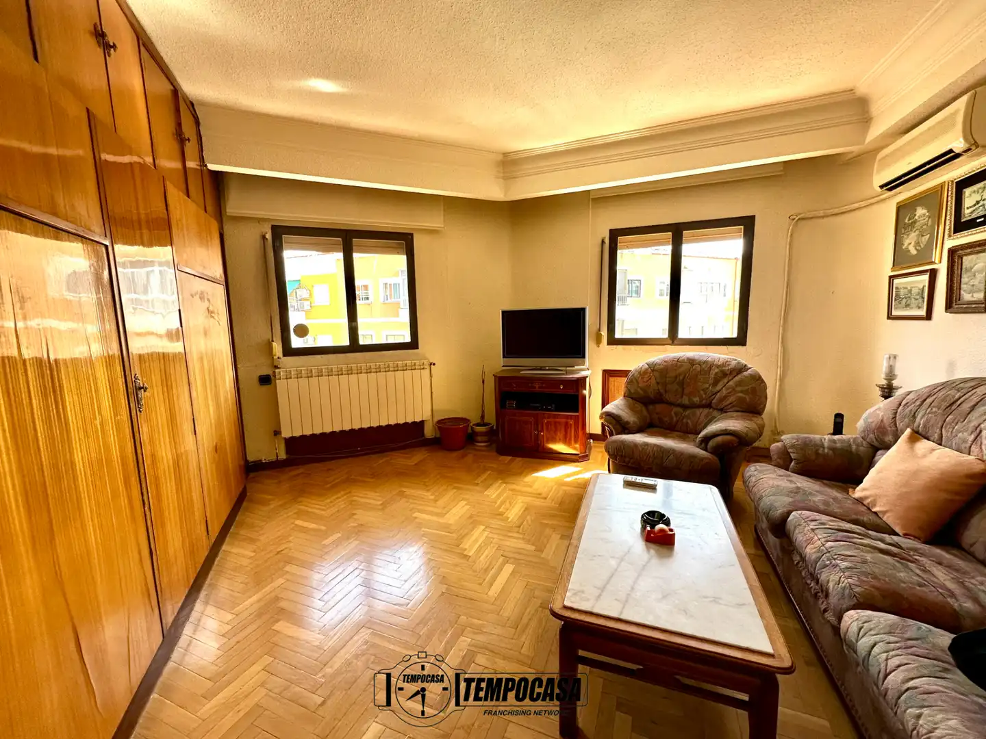 Living room of Flat for sale in Madrid  with Air Conditioner, Heating and Furnished