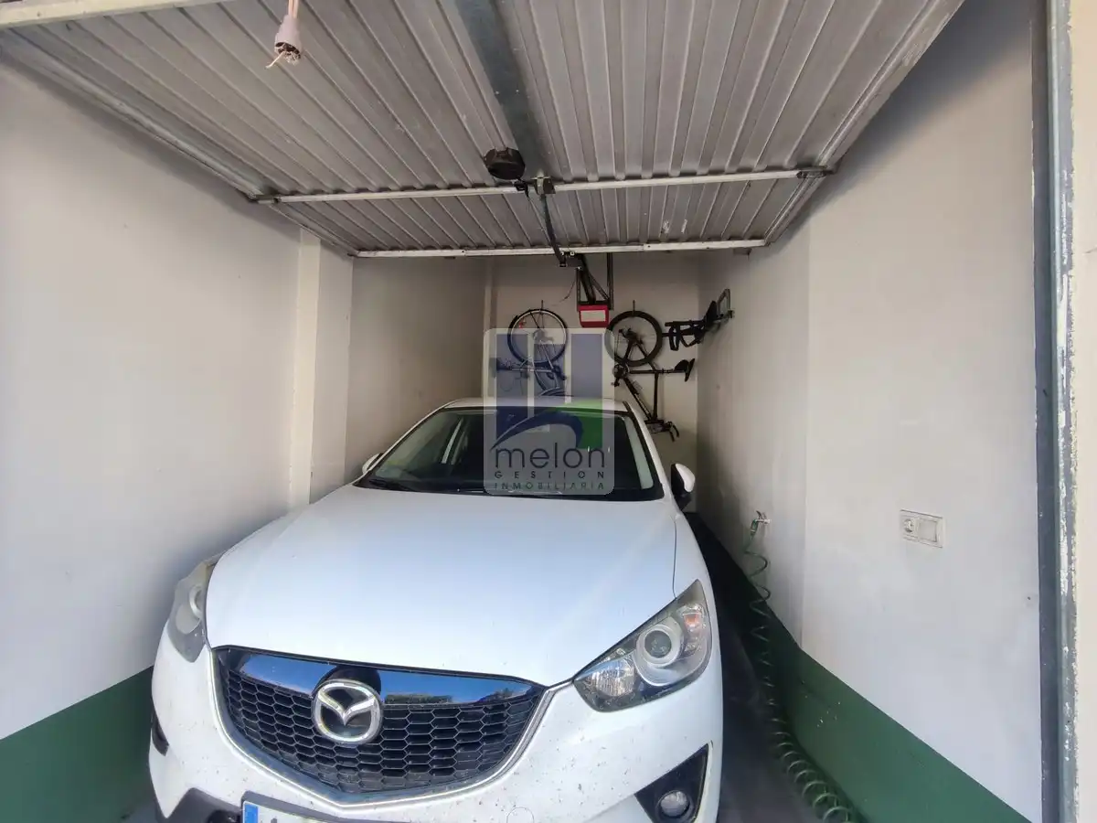 Aparcament de Casa o xalet en venda en Burgos