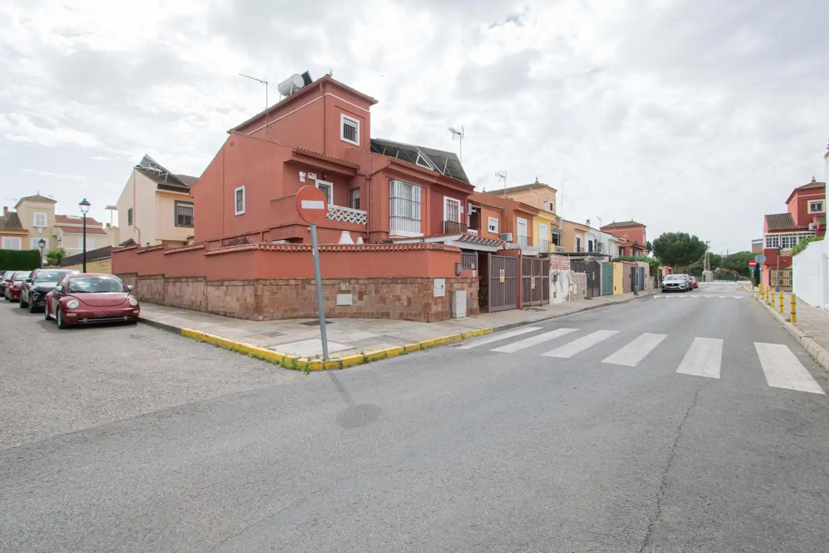 Vista exterior de Casa adosada en venta en Gines con Aire acondicionado, Jardín privado y Trastero