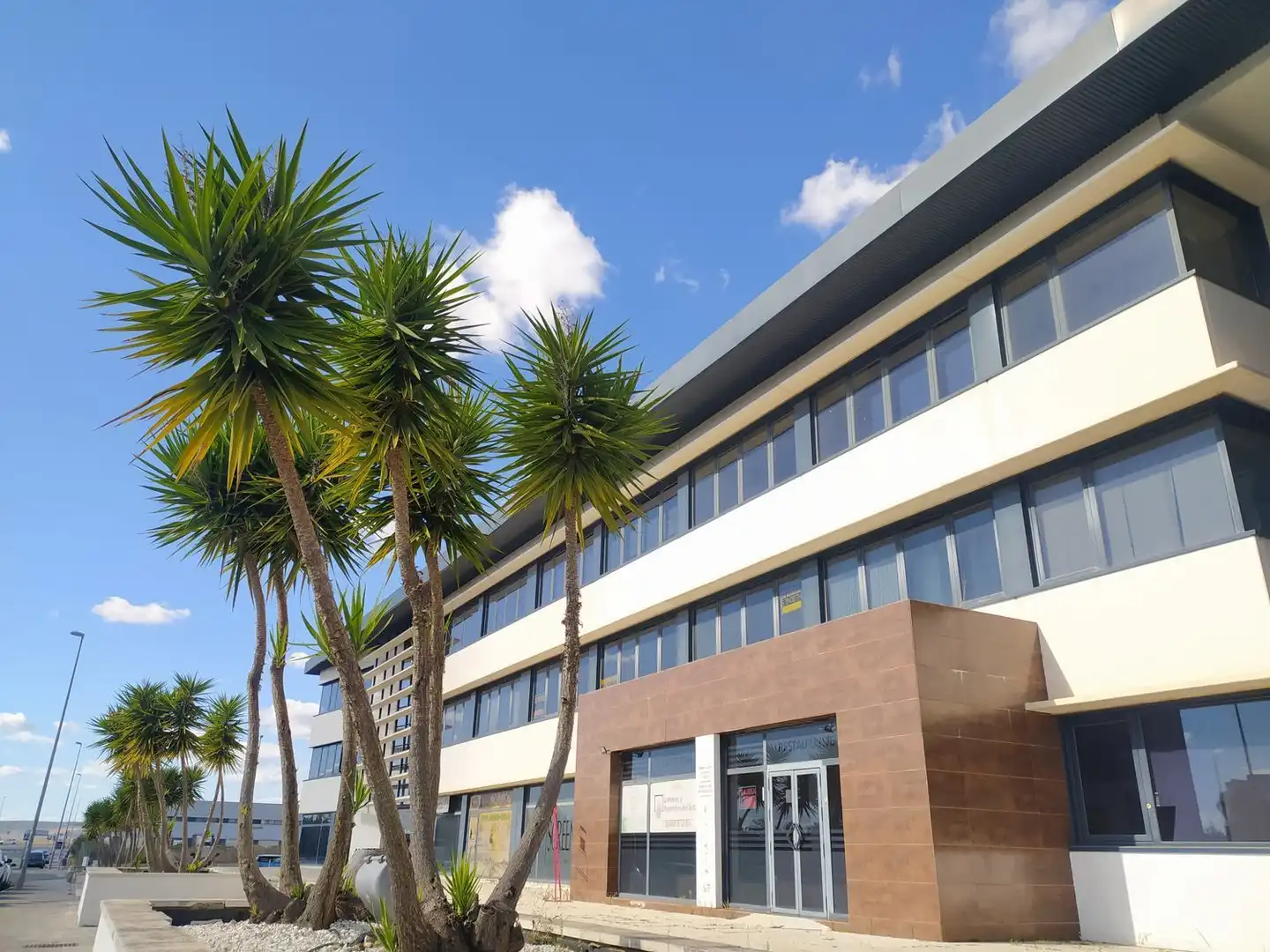 Vista exterior de Oficina en venda en Salteras