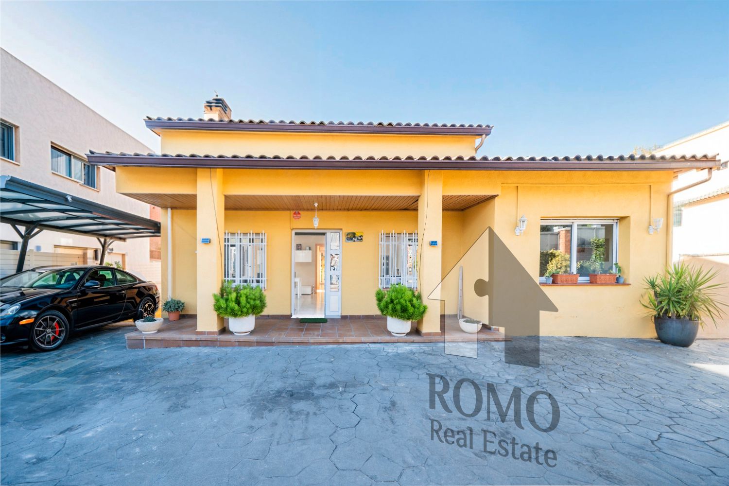 Exterior view of House or chalet for sale in Santa Perpètua de Mogoda  with Heating, Private garden and Parquet flooring