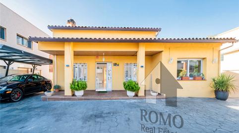 Foto 3 de Casa o xalet en venda a Avinguda Catorze, Santa Perpètua de Mogoda, Barcelona