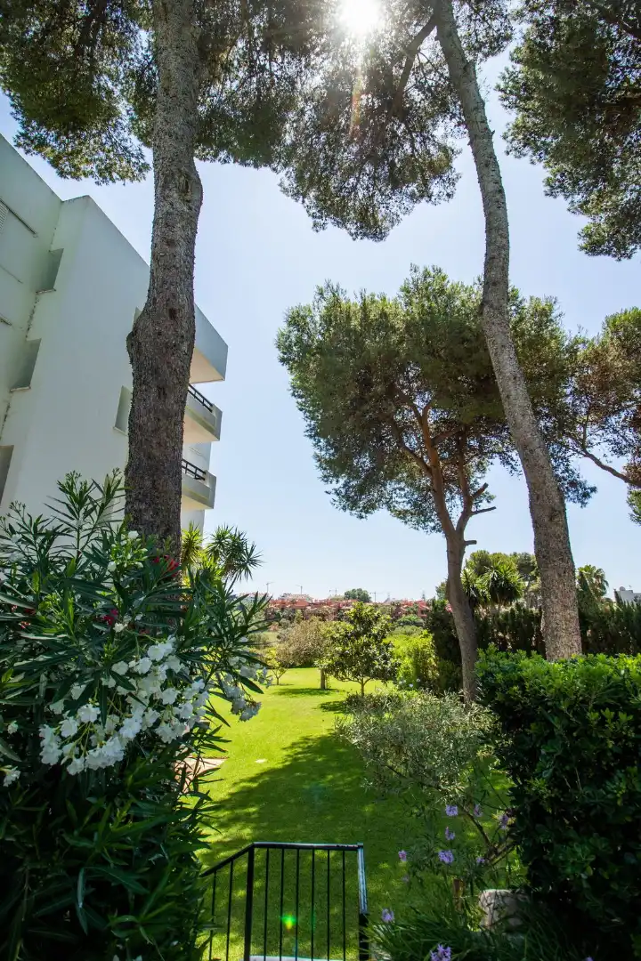 Jardín de Piso en venta en Marbella con Aire acondicionado, Terraza y Amueblado