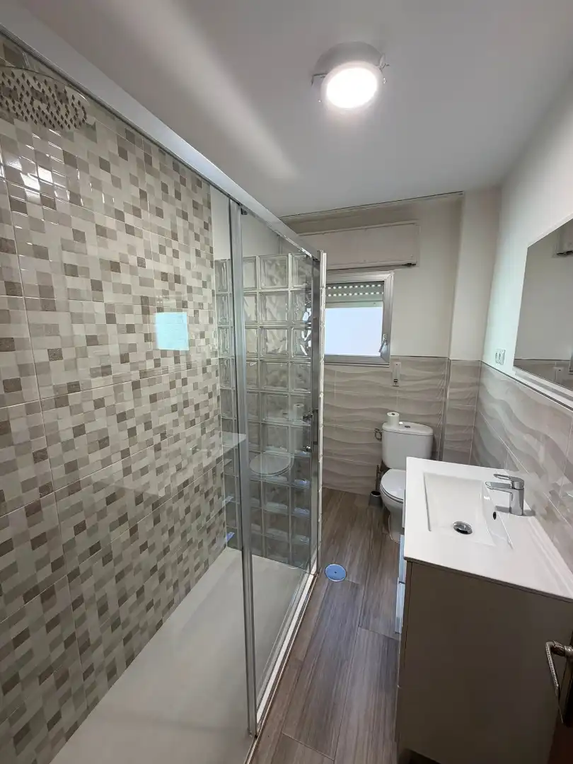 Badezimmer von Wohnung zum Verkauf in Aranjuez mit Klimaanlage, Heizung und Privatgarten