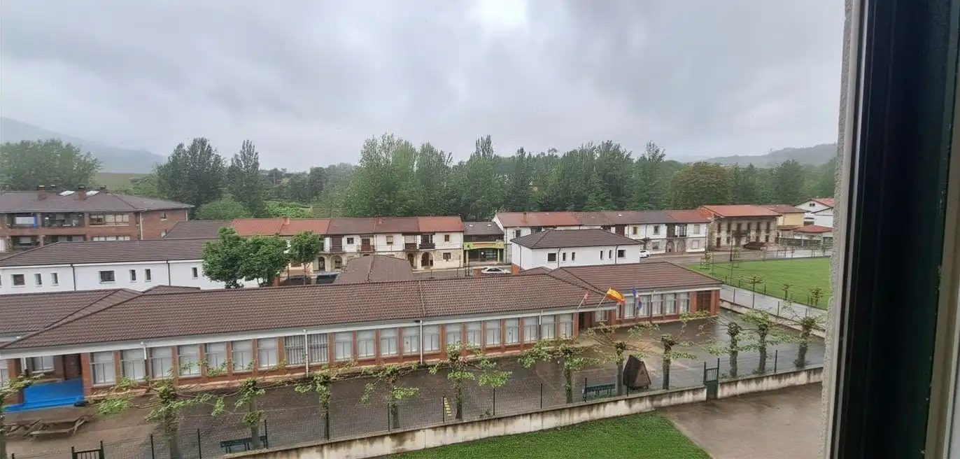 Außenansicht von Wohnung zum Verkauf in Merindad de Valdeporres mit Terrasse, Abstellraum und Möbliert