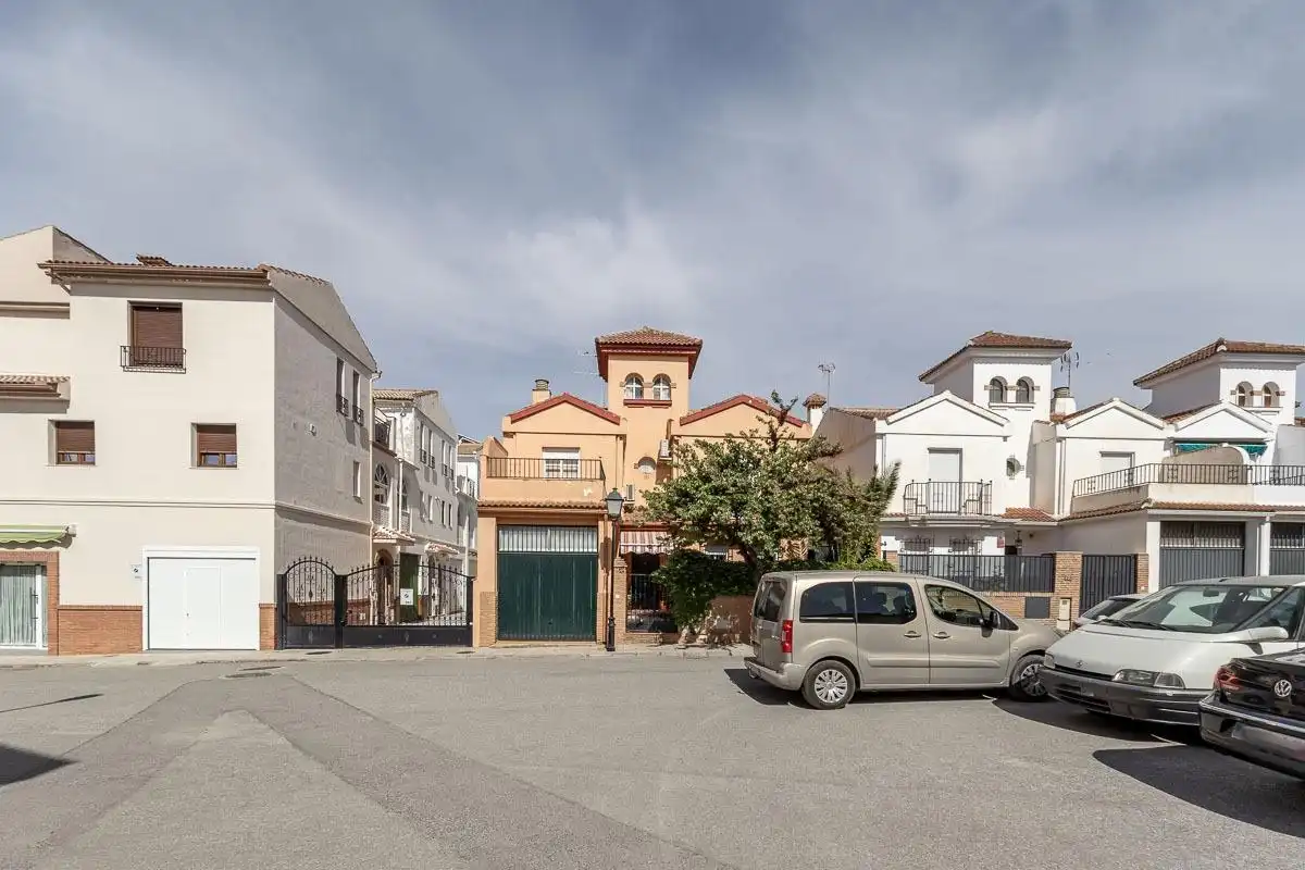 Vista exterior de Casa o chalet en venta en Santa Fe con Aire acondicionado, Calefacción y Jardín privado