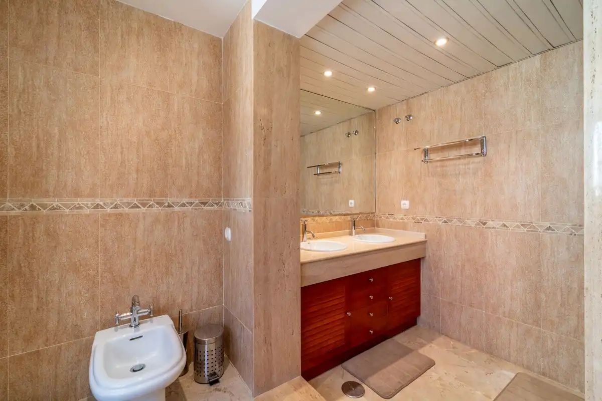 Badezimmer von Dachboden zum Verkauf in Torremolinos mit Klimaanlage, Terrasse und Schwimmbad