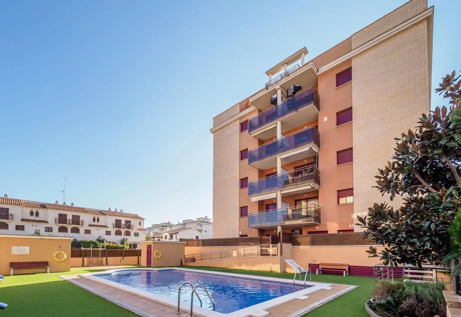 Schwimmbecken von Dachboden zum Verkauf in Calafell mit Heizung, Terrasse und Gemeinschaftspool
