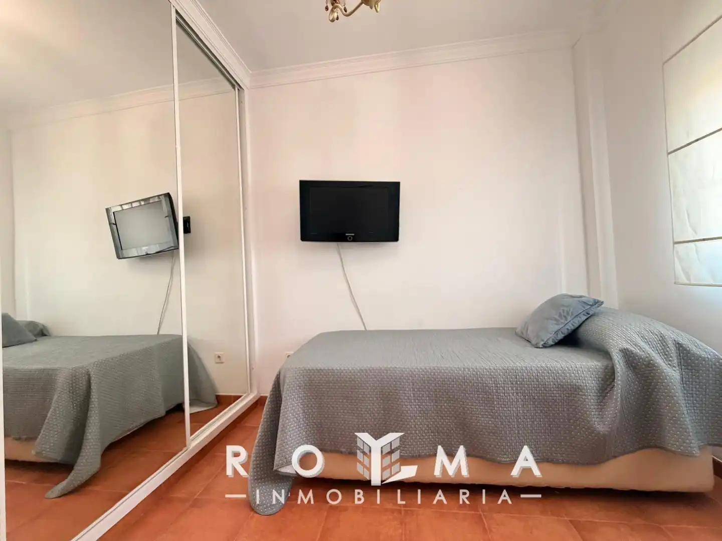 Habitación de Piso de alquiler en Dos Hermanas con Aire acondicionado, Calefacción y Jardín privado
