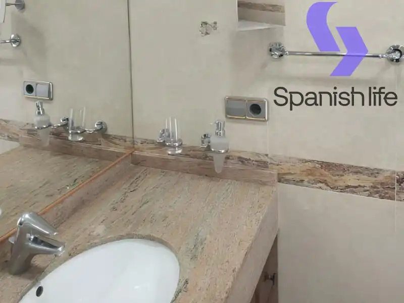 Bany de Apartament en venda en Gandia amb Traster i Moblat