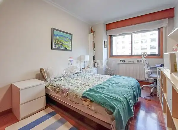 Habitación de Piso en venta en Vigo  con Calefacción, Parquet y Trastero