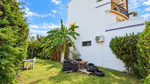 Foto 2 de Casa adosada en venta en Centro, Estepona