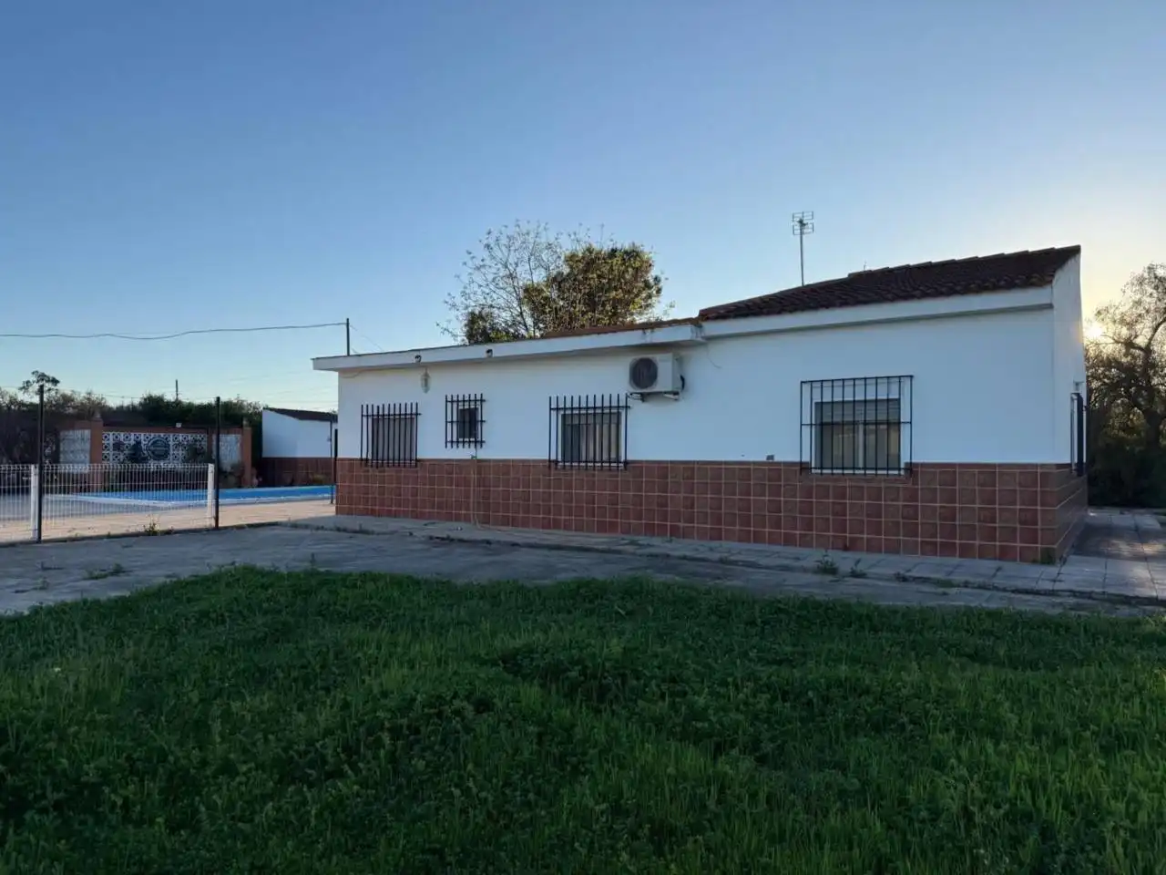 Vista exterior de Casa o chalet en venta en Carmona con Aire acondicionado, Calefacción y Jardín privado