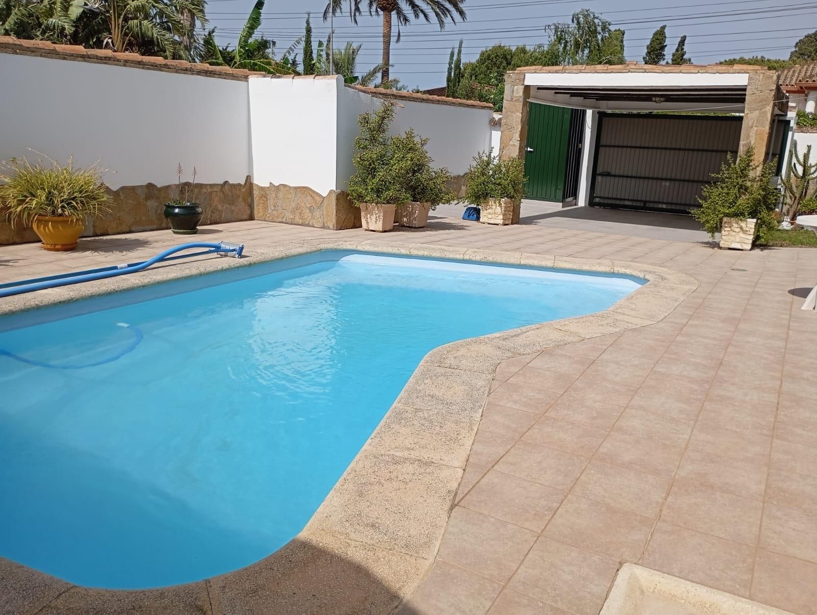 Piscina de Casa o xalet en venda en Chiclana de la Frontera amb Aire condicionat, Calefacció i Jardí privat