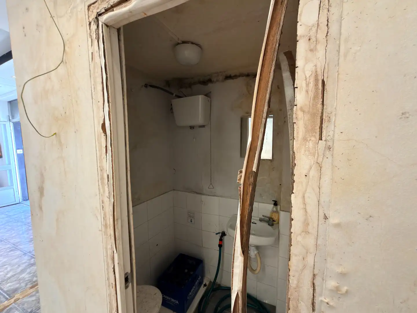 Bathroom of Office for sale in Valencia  with Air Conditioner, Heating and Alarm