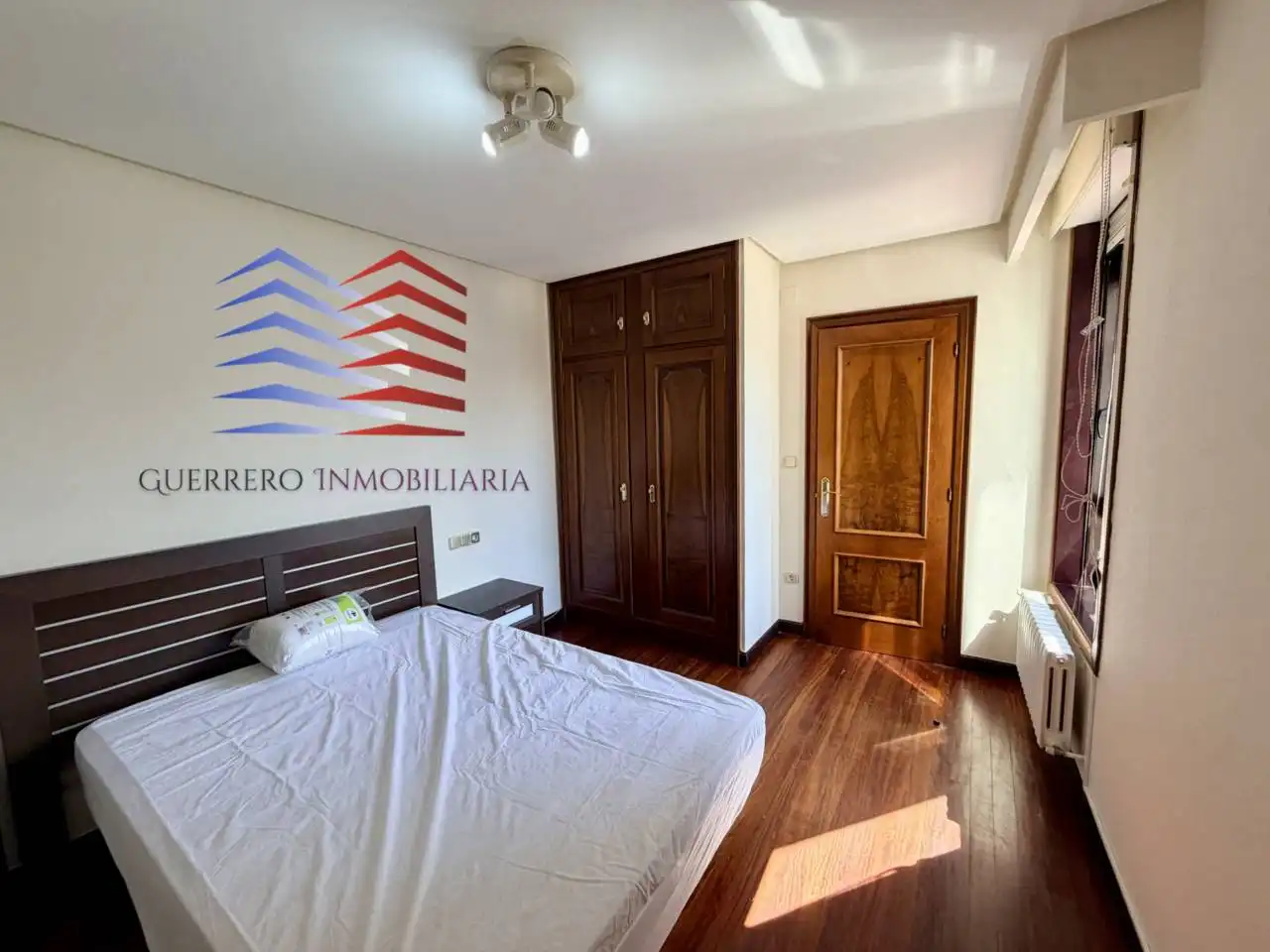 Schlafzimmer von Wohnungen zur Miete in Ourense Capital  mit Heizung, Parkett und Möbliert