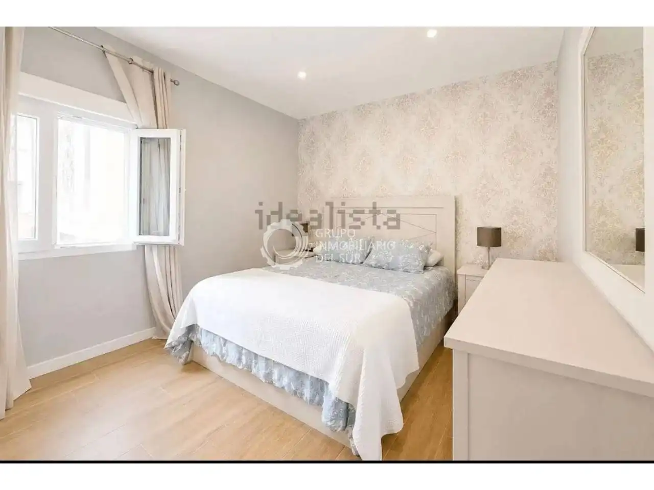 Habitación de Piso en venta en Cádiz con Terraza y Alarma