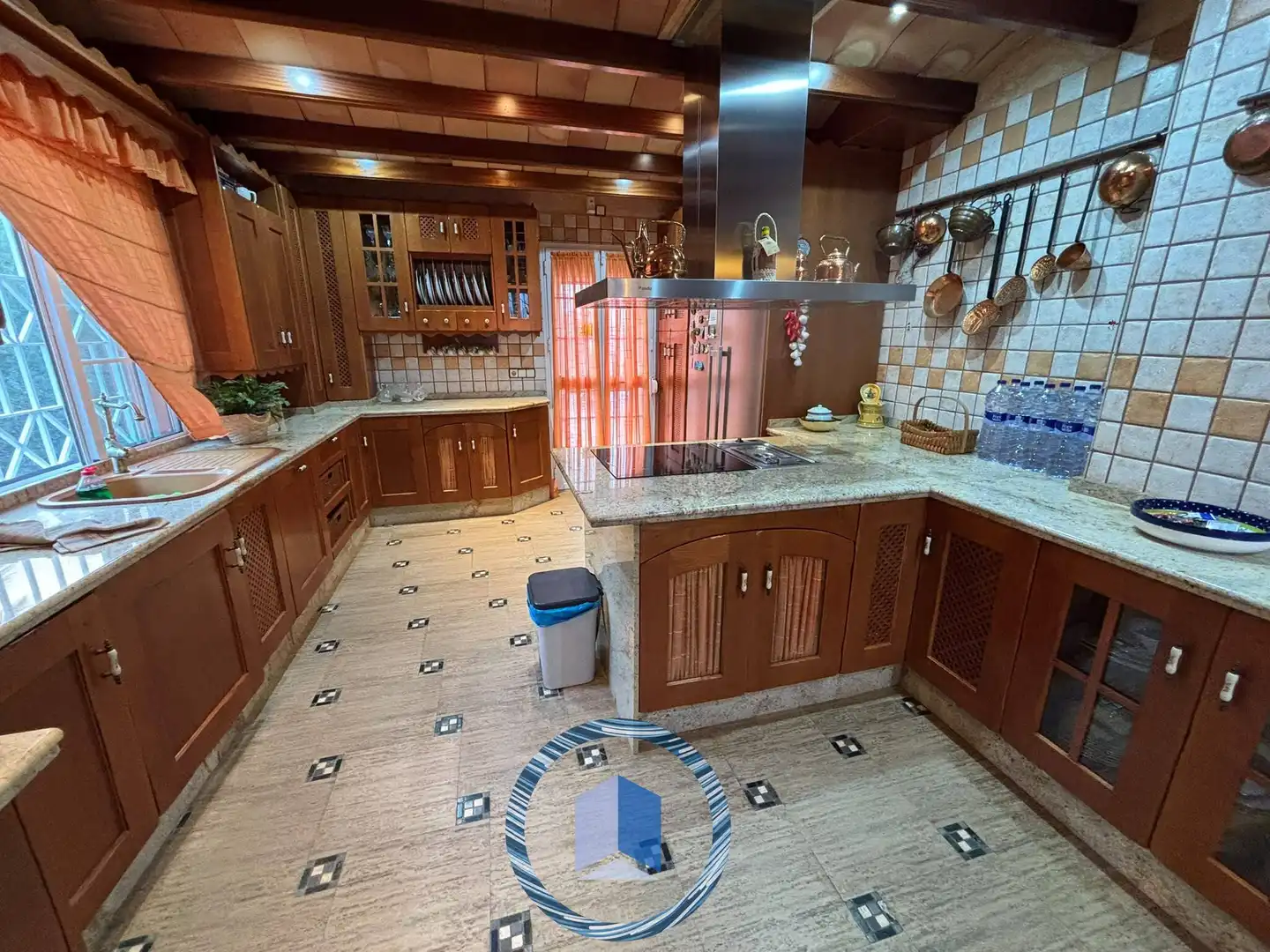 Cocina de Casa o chalet en venta en Alcalá de Guadaira con Aire acondicionado, Jardín privado y Terraza