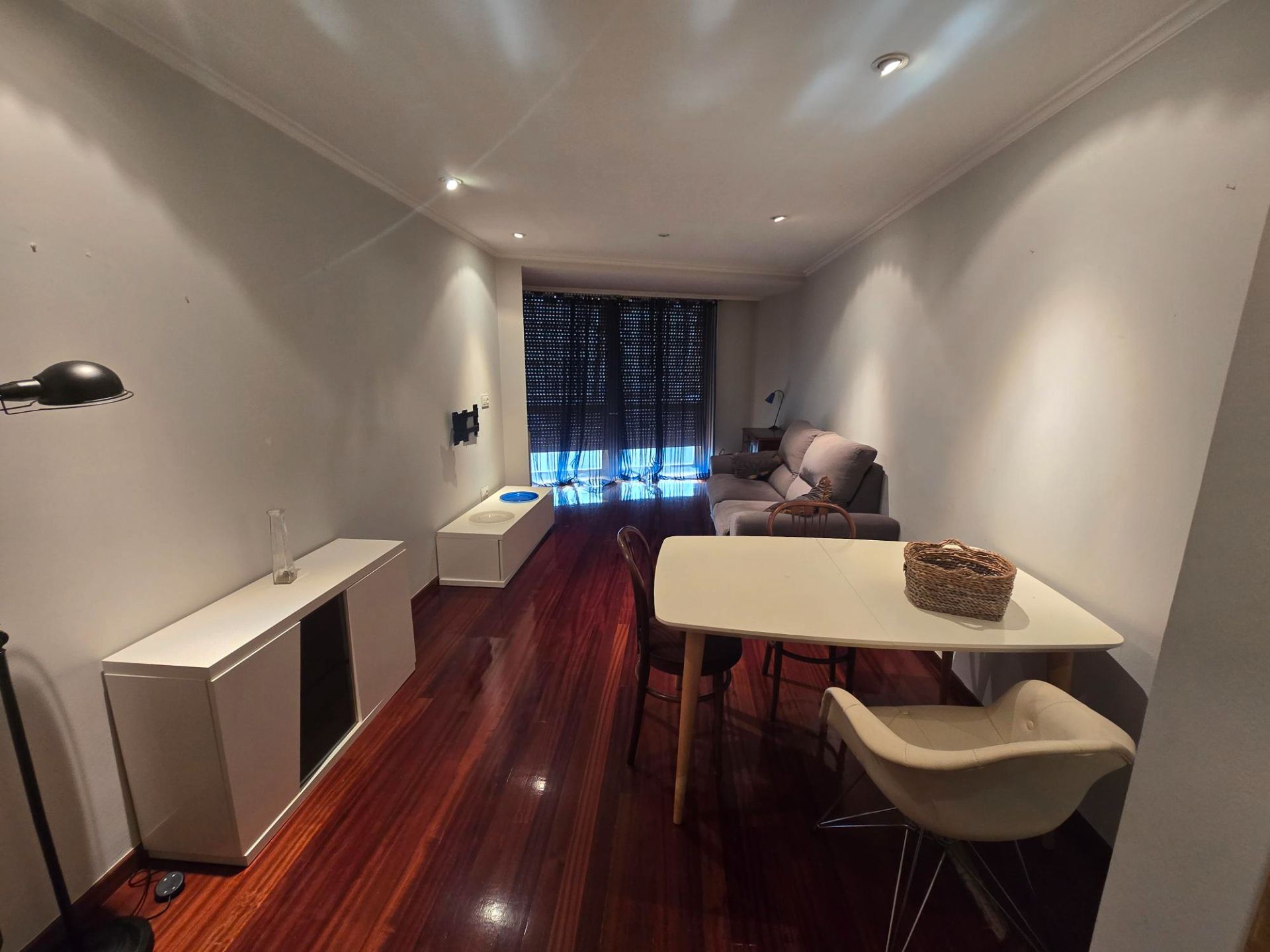 Sala d'estar de Pis en venda en Ourense Capital  amb Calefacció, Parquet i Moblat