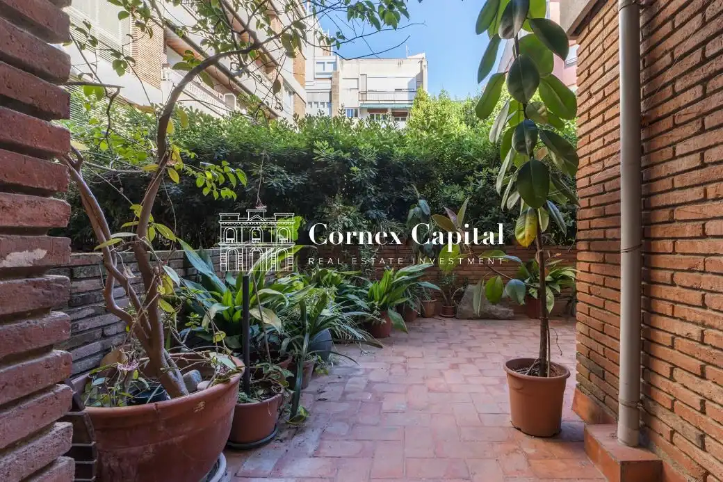 Außenansicht von Erdgeschoss zum Verkauf in Barcelona mit Klimaanlage und Terrasse