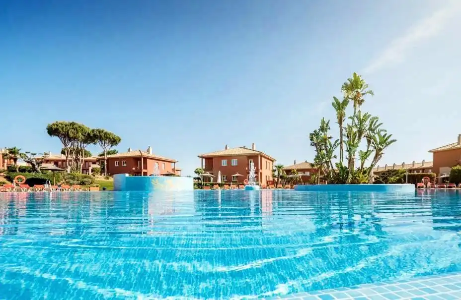 Piscina de Casa adosada en venda en Chiclana de la Frontera amb Aire condicionat, Jardí privat i Terrassa