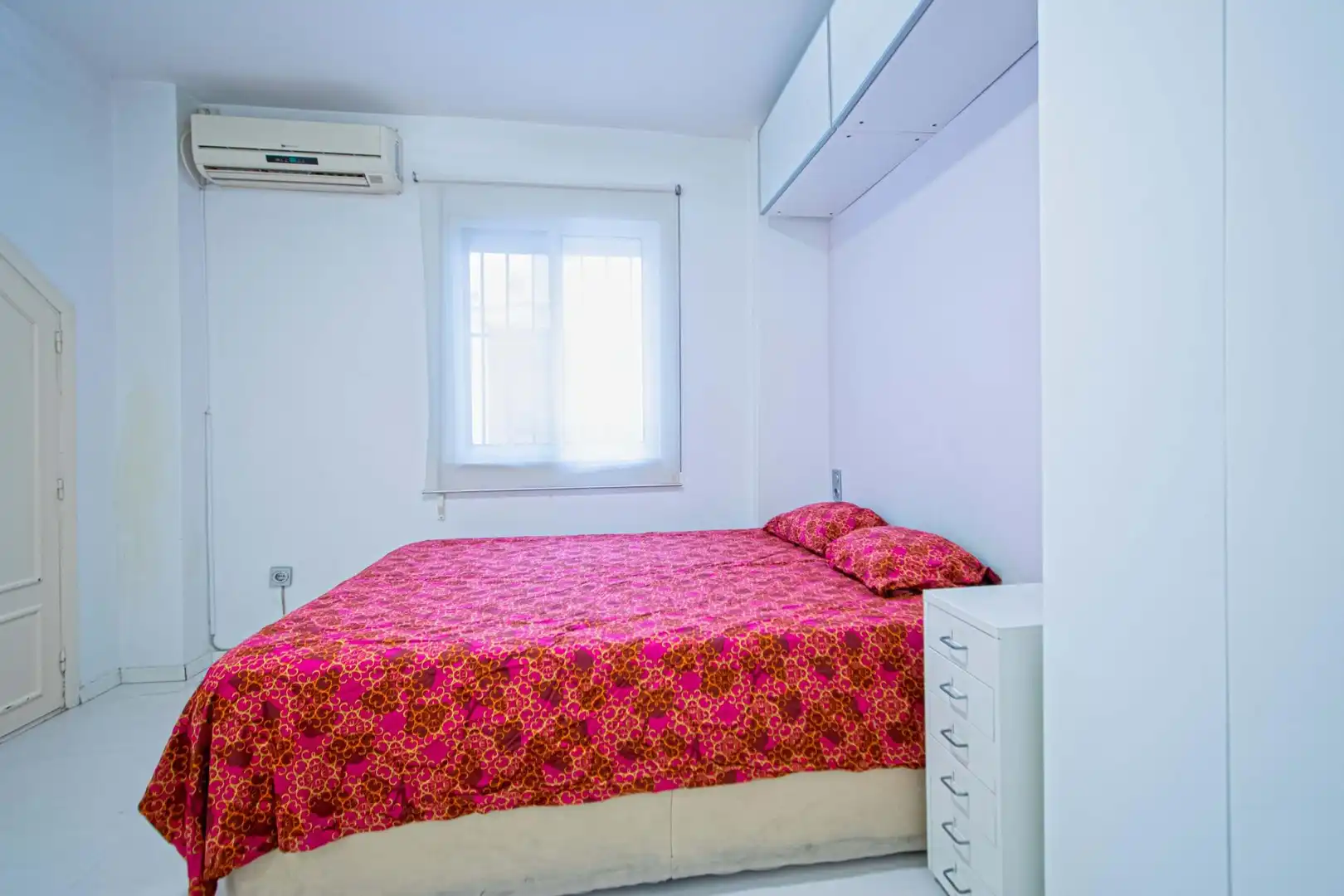 Schlafzimmer von Erdgeschoss zum Verkauf in Sevilla mit Klimaanlage, Terrasse und Möbliert