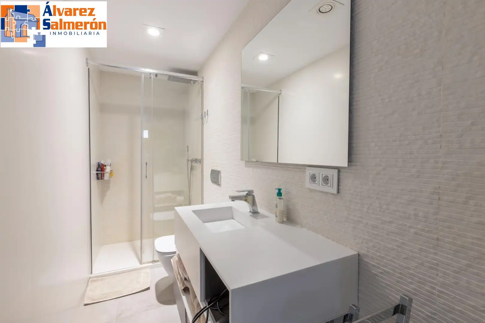 Bathroom of Houses for sale in Granada