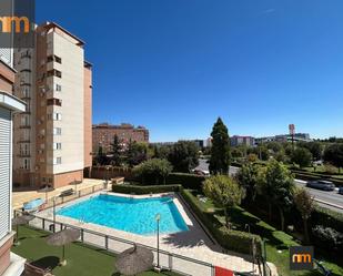 Piscina de Pis en venda en  Madrid Capital amb Aire condicionat, Calefacció i Jardí privat