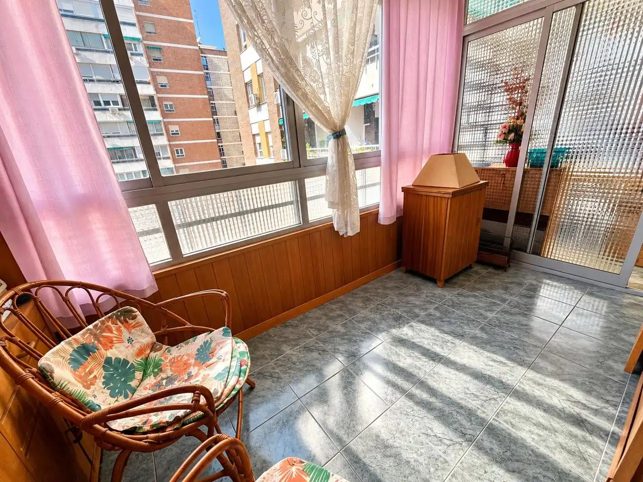 Habitación de Piso en venta en Madrid con Calefacción, Parquet y Terraza