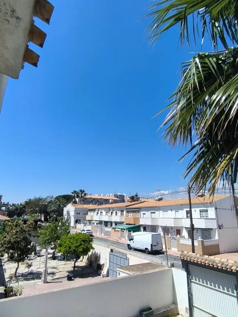 Vista exterior de Casa adosada en venta en Orihuela con Aire acondicionado, Calefacción y Jardín privado