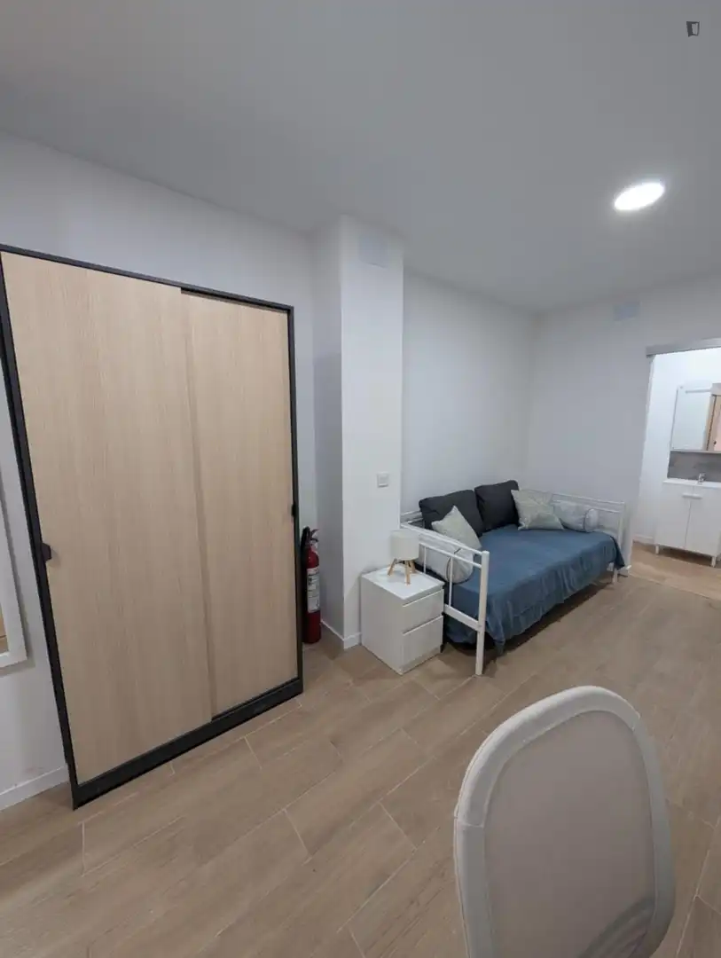 Schlafzimmer von Wohnung zur Miete in Burjassot mit Klimaanlage, Möbliert und Mikrowelle